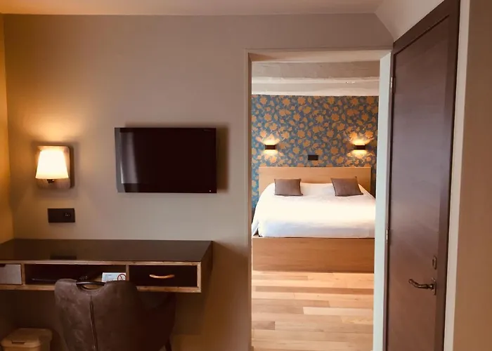 Отель Le Fenil Celles (Namur)