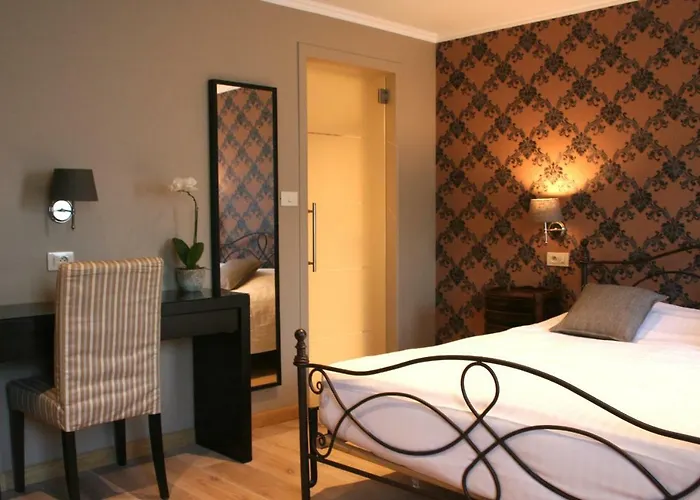 Le Fenil 3* Celles (Namur)